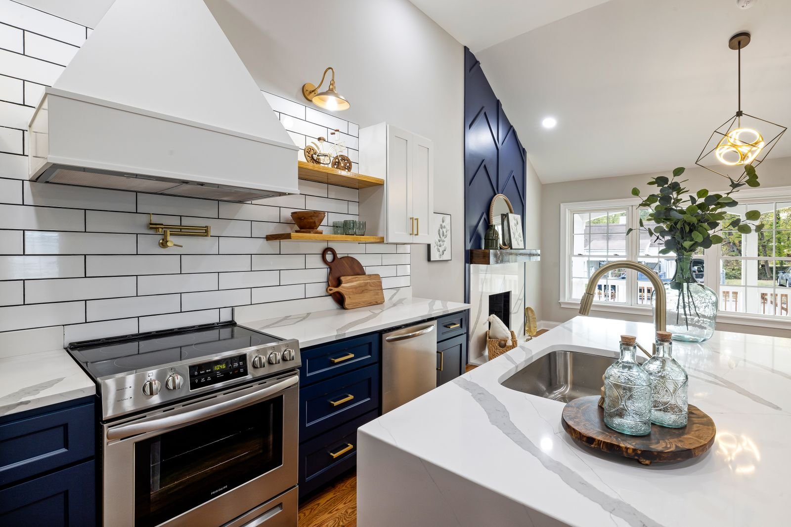 Modern kitchen renovation in Dubai